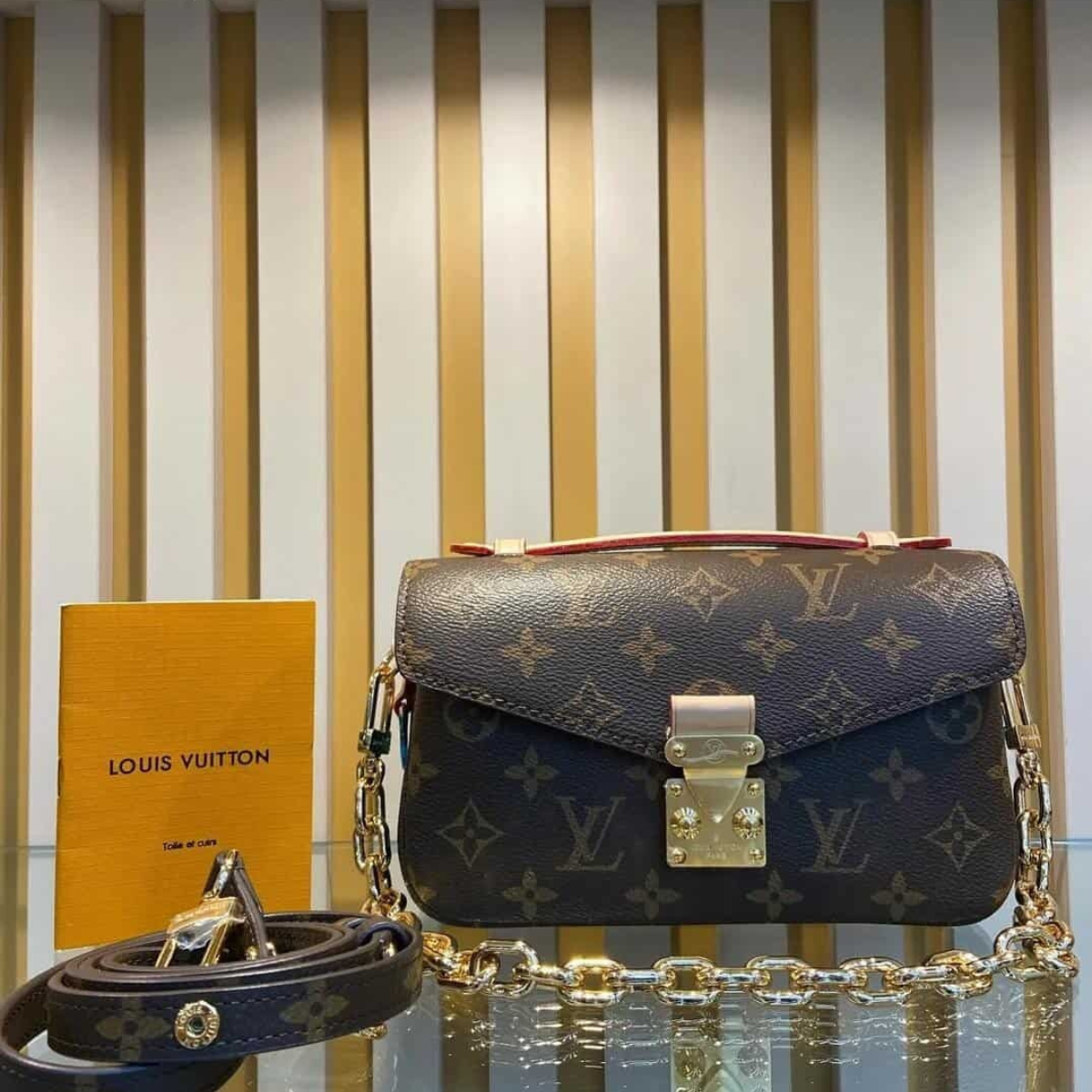 LOUIS VUITTON – POCHETTE MÉTIS EAST WEST BAG