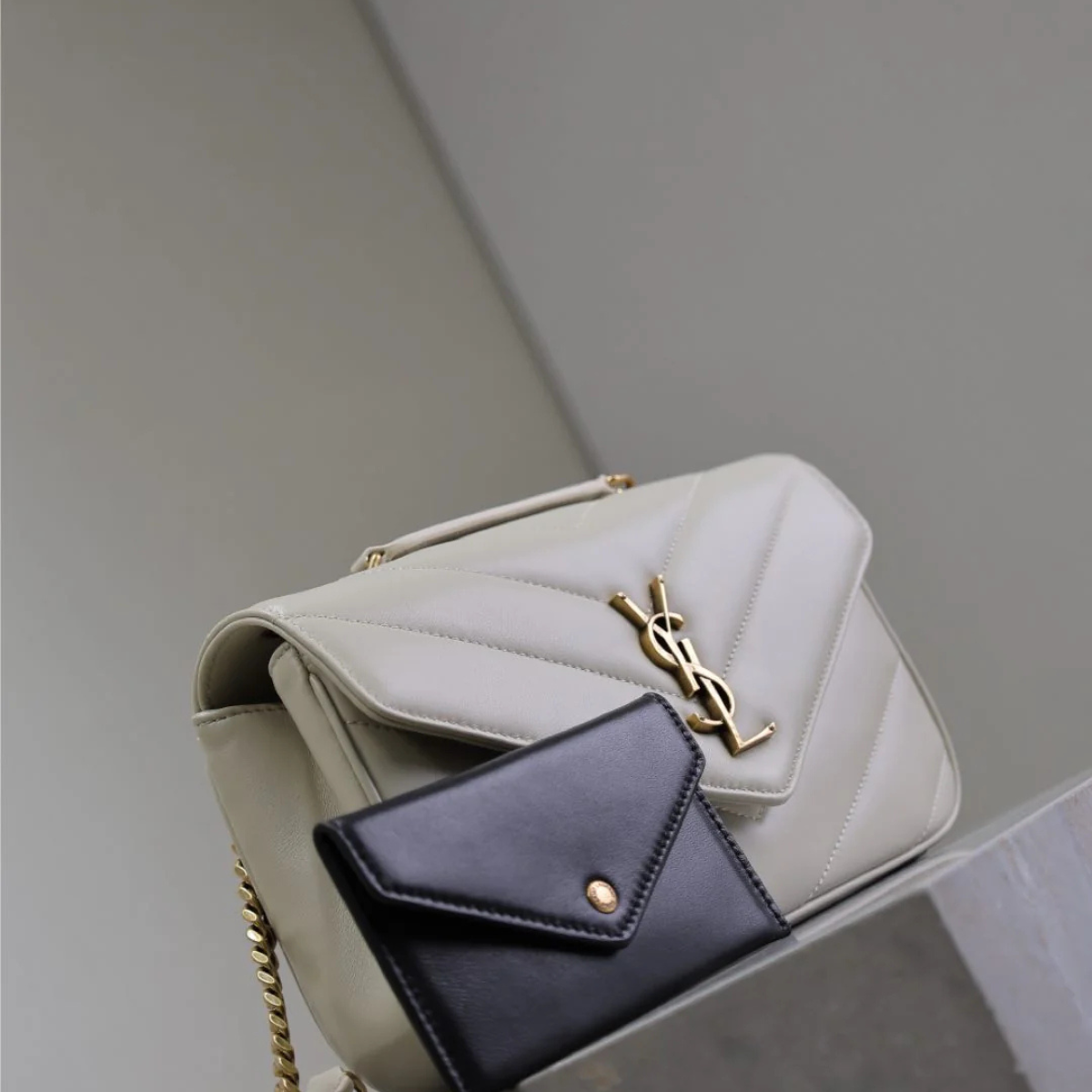 SAINT LAURENT LOULOU SMALL MATELASSÉ LAMBSKIN BAG IN WHITE