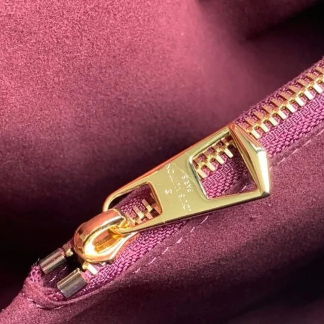 LOUIS VUITTON – HIDE AWAY MM BAG