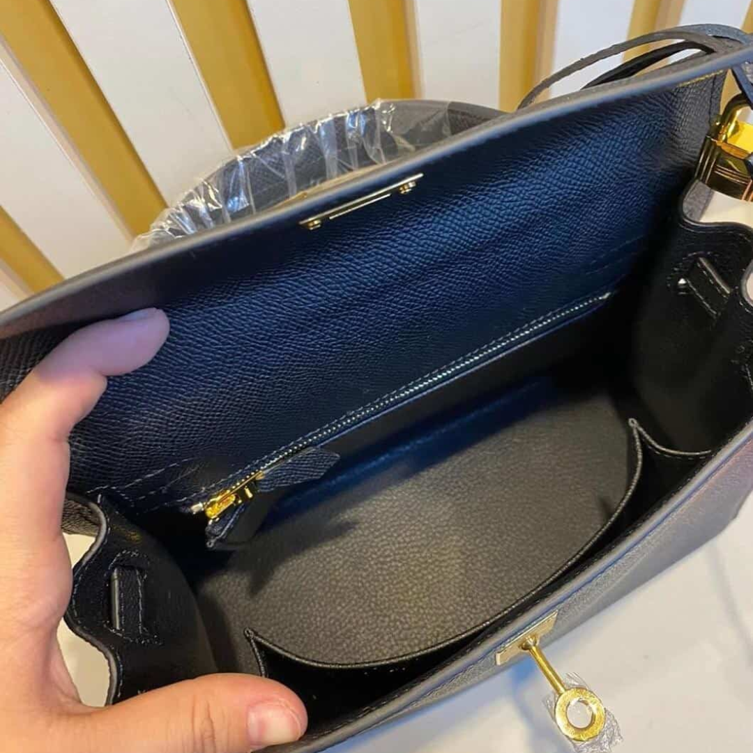 HERMÈS KELLY 28 BAG WITH GOLD HARDWARE IN BLACK