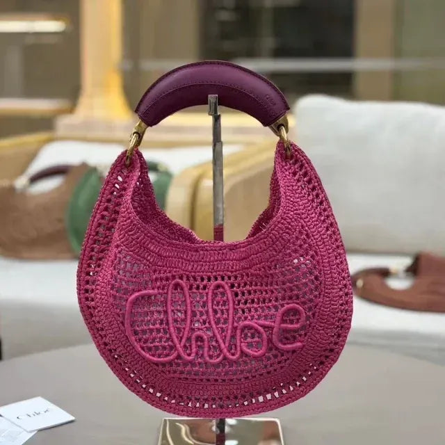 CHLOÉ HOT SUMMER BANANA BAGS IN RAFFIA