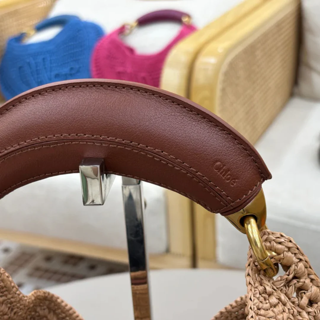 CHLOÉ HOT SUMMER BANANA BAGS IN RAFFIA